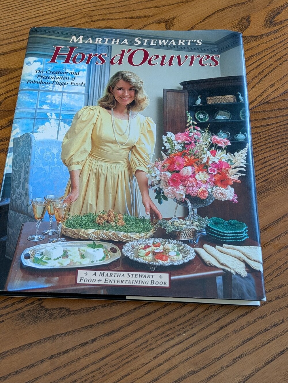 Rare Vintage Cookbook - Martha Stewart's Hors d'oeuvres. 1985. Hardcover. Jacket